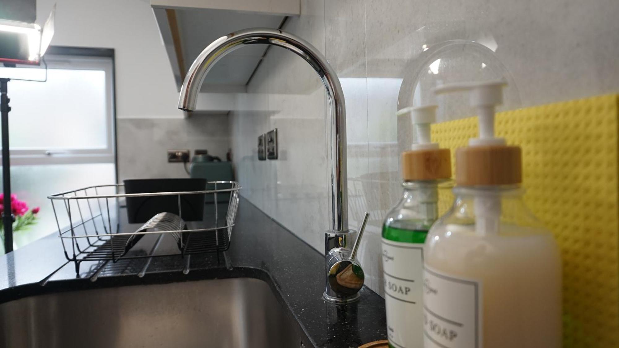 Beautiful London Home Sleeps 6, 2 Minutes To Metro Dış mekan fotoğraf