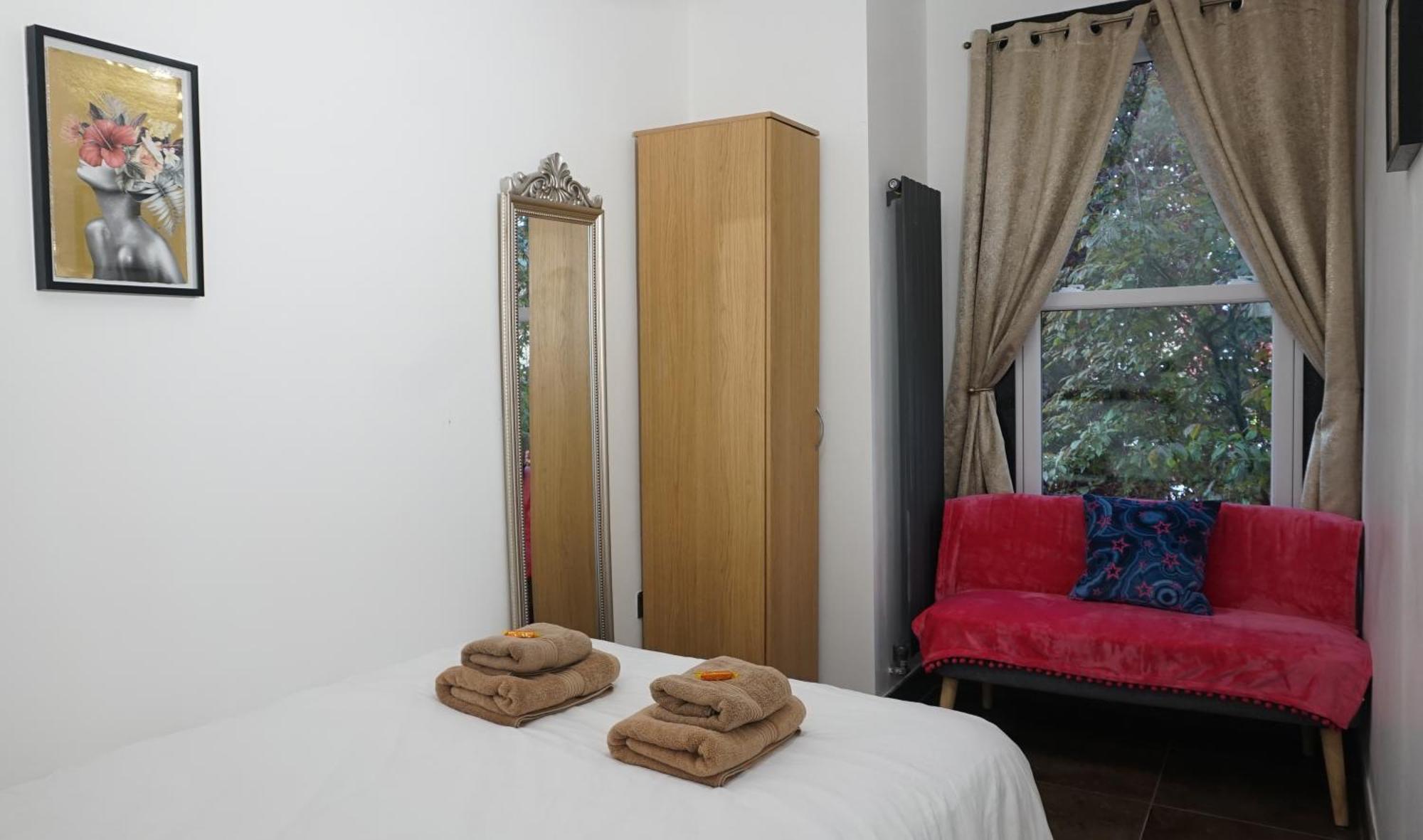 Beautiful London Home Sleeps 6, 2 Minutes To Metro Dış mekan fotoğraf