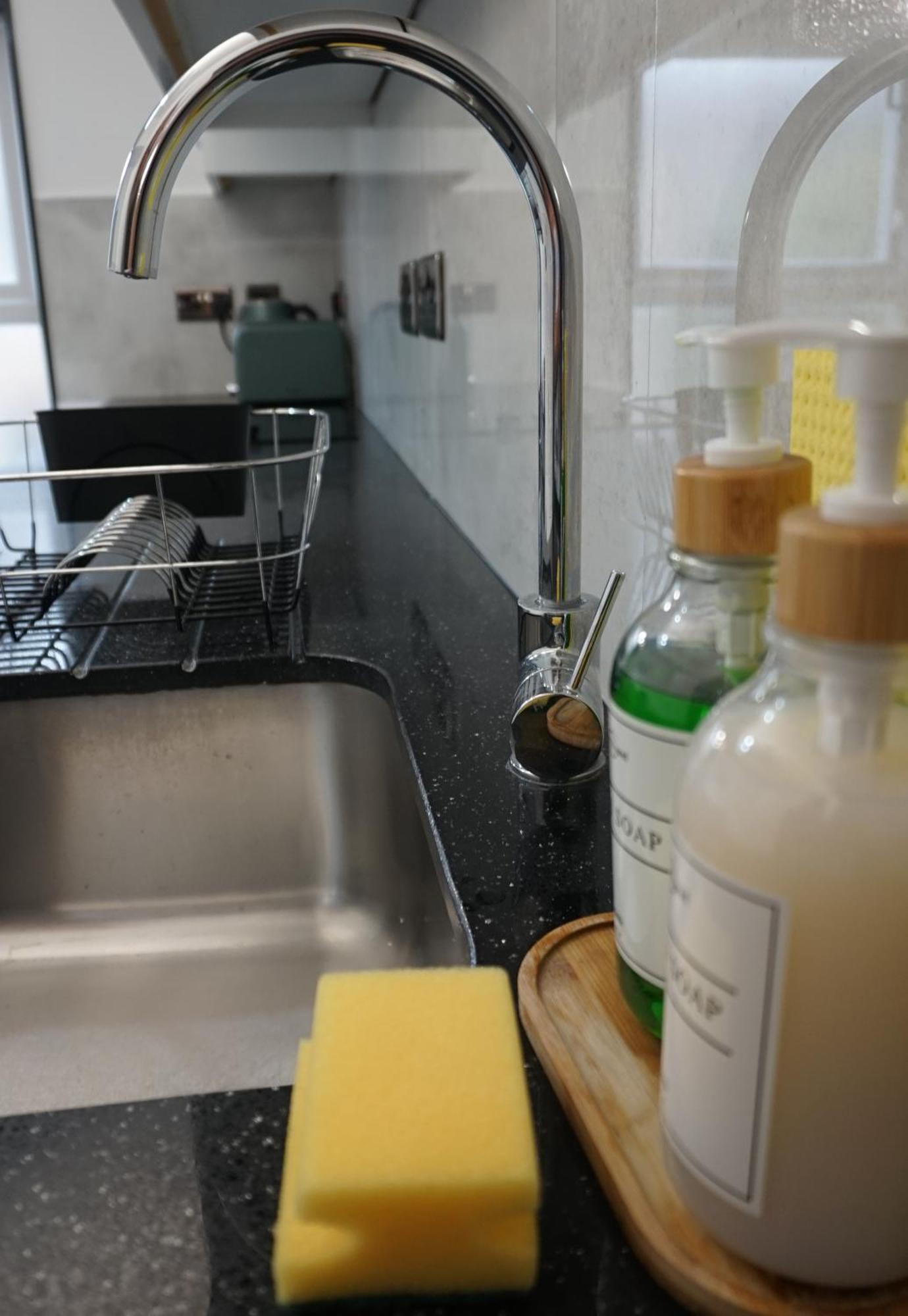 Beautiful London Home Sleeps 6, 2 Minutes To Metro Dış mekan fotoğraf