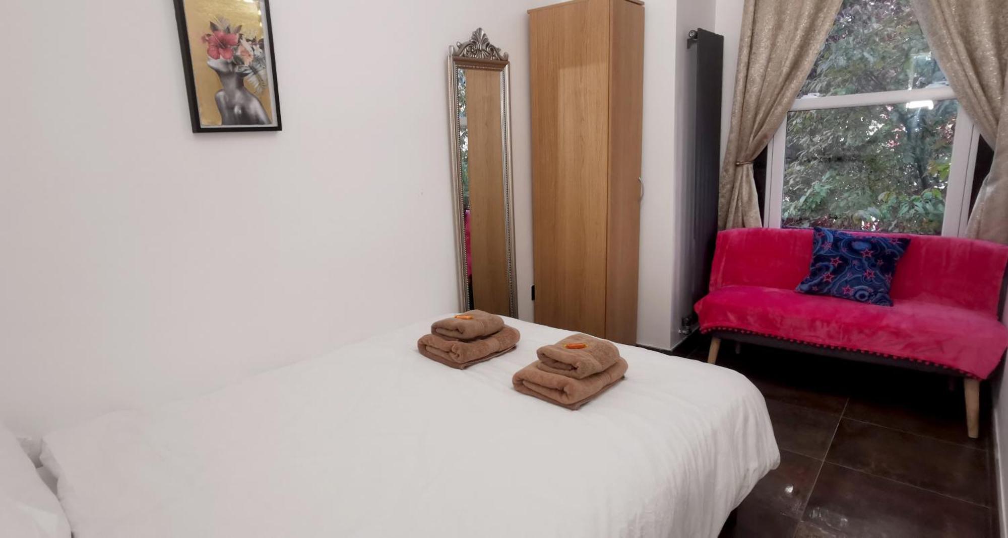Beautiful London Home Sleeps 6, 2 Minutes To Metro Dış mekan fotoğraf